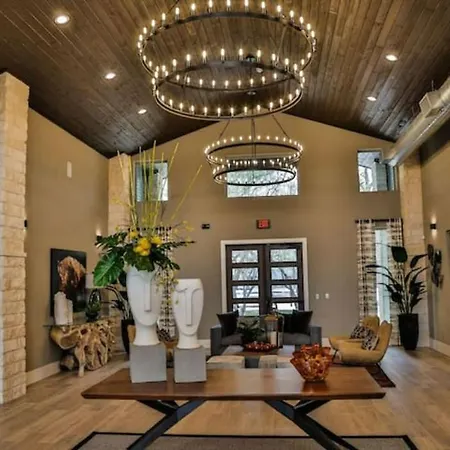 Lux San Antonio Apartments - Free Wifi - Pool - Gym